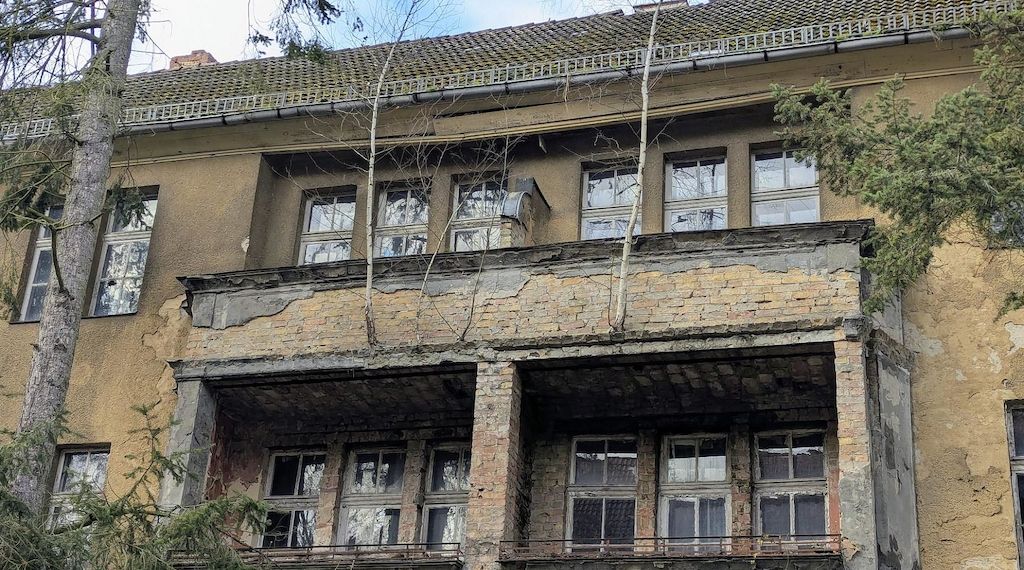 Berliner SPD-Politiker kritisiert Bund wegen verfallener Russenhäuser in Karlshorst