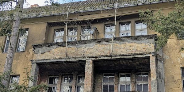 Berliner SPD-Politiker kritisiert Bund wegen verfallener Russenhäuser in Karlshorst