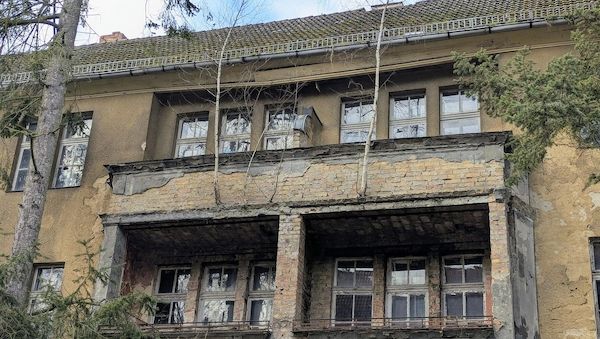 Berliner SPD-Politiker kritisiert Bund wegen verfallener Russenhäuser in Karlshorst