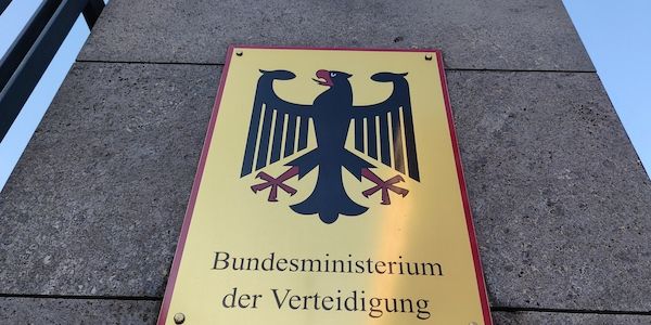 Bundesregierung will Austausch mit Verteidigungsindustrie ausbauen