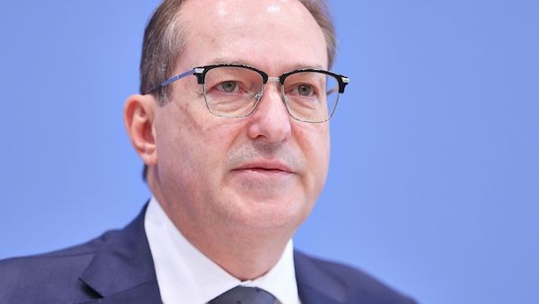 Dobrindt stellt neue Drohnenabwehreinheit in Dienst