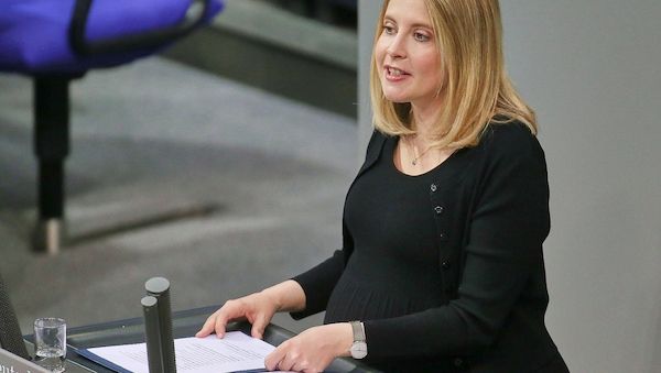 Hubertz will trotz Mutterschutz an Rentenabstimmung teilnehmen