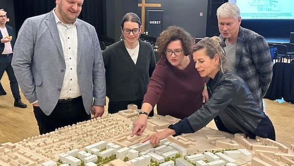 Berlin-Lichtenberg: Siegerentwurf für Projekt „27 ha Möglichkeiten“ vorgestellt – Baustadträtin Camilla Schuler lobt Vorbildcharakter für weitere Projekte