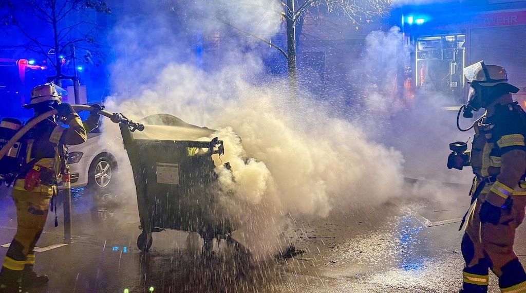 Zwei Mülltonnenbrände in Stuttgart-West