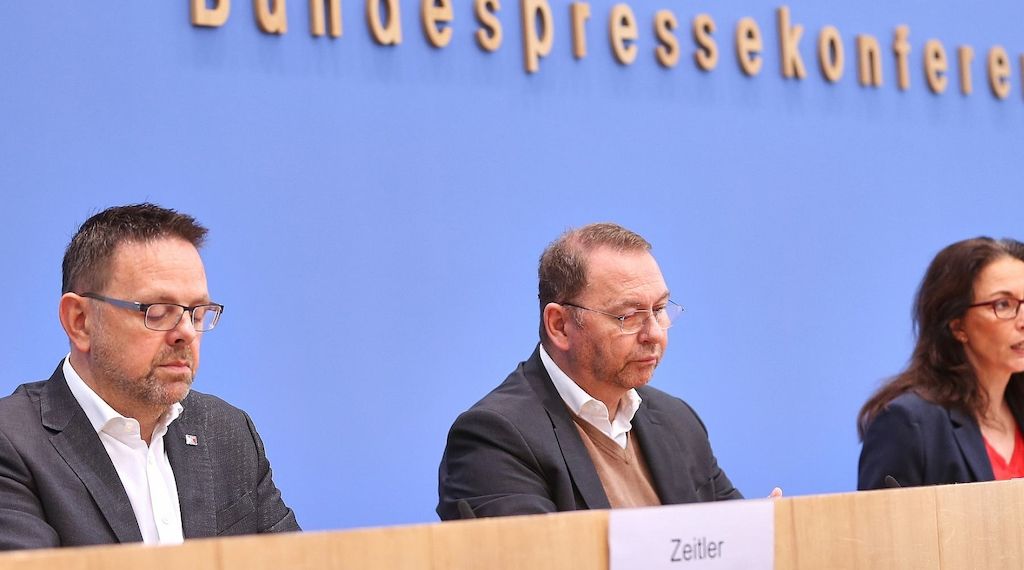 DGB-Umfrage vorgestellt: Mehrheit für Erhalt des Acht-Stunden-Tags