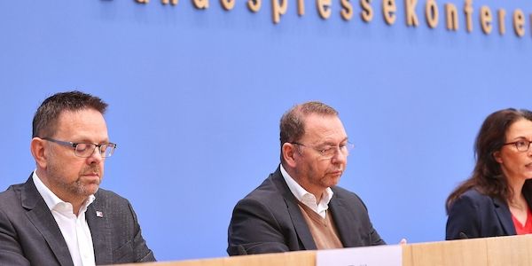 DGB-Umfrage vorgestellt: Mehrheit für Erhalt des Acht-Stunden-Tags