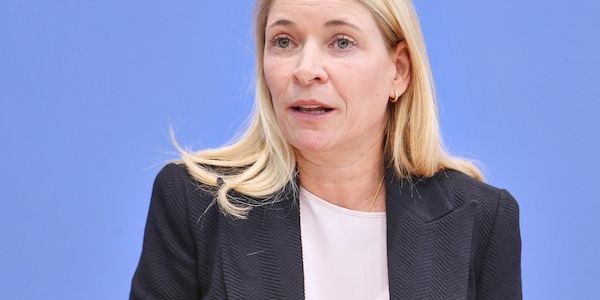 Bahn-Chefin will Topmanagement halbieren