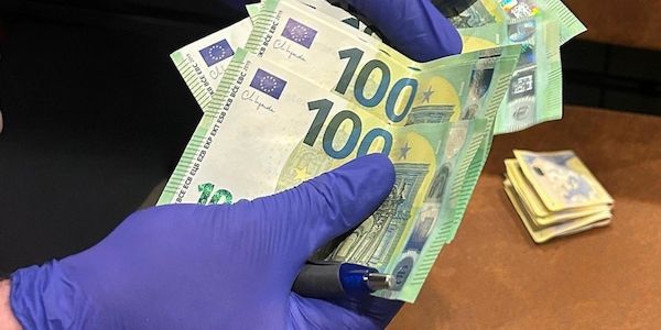 Razzien gegen mutmaßliche Scheinehe-Vermittlung in mehreren Städten