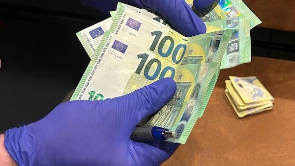 Razzien gegen mutmaßliche Scheinehe-Vermittlung in mehreren Städten