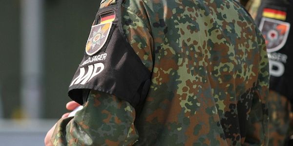 Brandenburger Grüne lehnen Wehrpflicht ab und kritisieren Demokratiedefizit