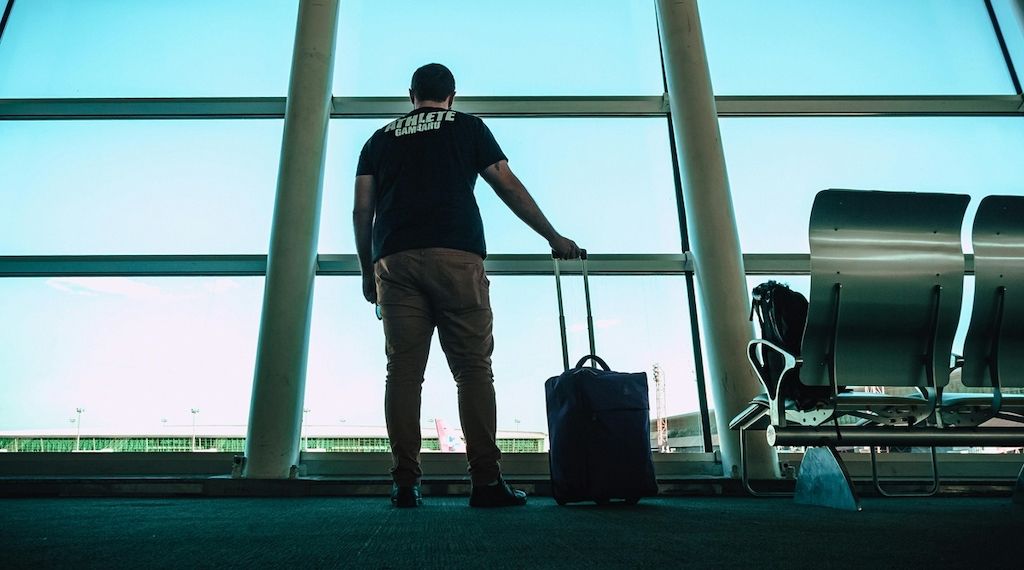 ARAG: Wer sein Handy im Flieger nicht ausschaltet, muss mit 10.000 Euro Strafe rechnen?