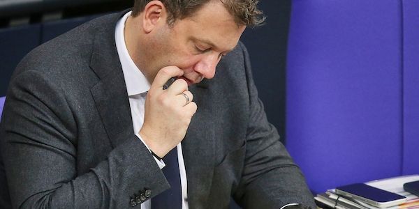 Klingbeil plant Start der Frühstart-Rente für 2027