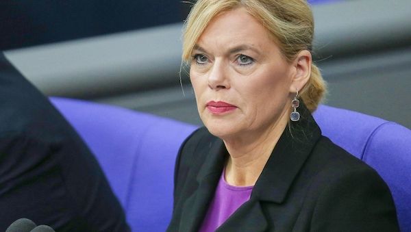 Klöckner sieht sich nicht als "Supernanny" des Bundestags