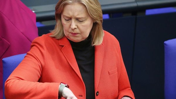 Arbeitsministerin will für Rente "ganz neues System"