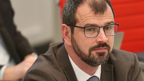 Bildungsminister verteidigt Praktikumsverbot bei AfD in Brandenburg