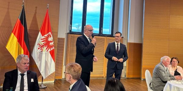 Brandenburgs Ministerpräsident Dietmar Woidke hat Bürger zu mehr Stolz auf ihre Leistungen aufgerufen