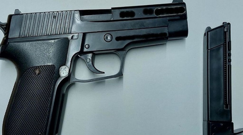 Mann mit Softairwaffe am S-Bahnhof Reeperbahn festgenommen