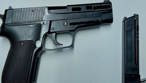 Mann mit Softairwaffe am S-Bahnhof Reeperbahn festgenommen