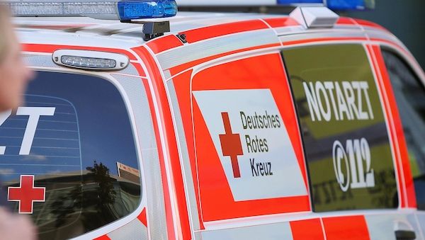 Fußgänger in Potsdam bei Rotlicht von PKW erfasst und schwer verletzt
