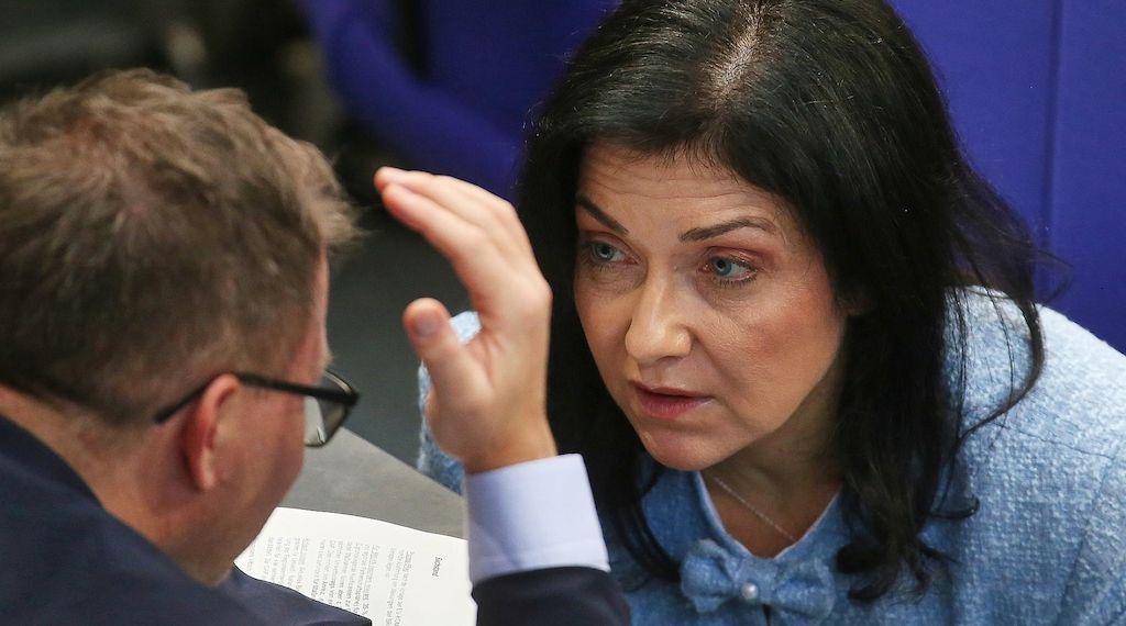 Reiche lädt Umweltminister und CEOs zu Chemie-Treffen