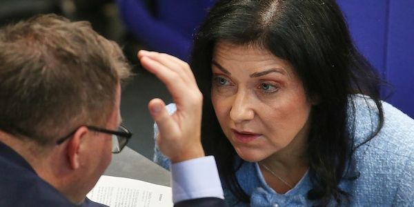 Reiche lädt Umweltminister und CEOs zu Chemie-Treffen