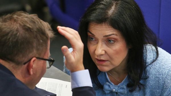 Reiche lädt Umweltminister und CEOs zu Chemie-Treffen