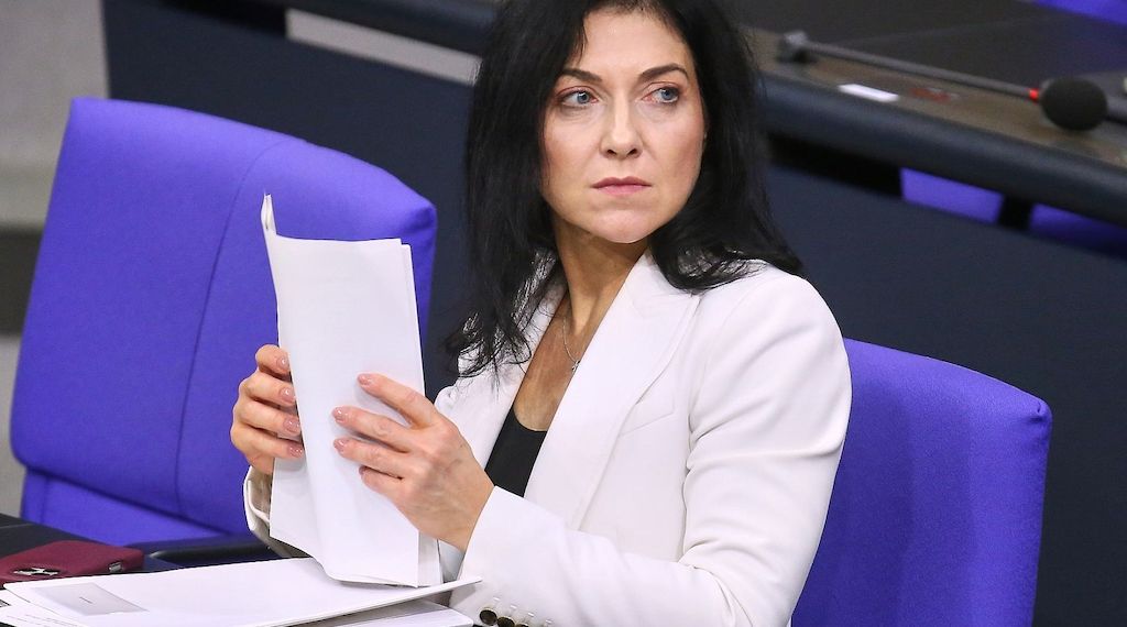 Grüne werfen Reiche Untätigkeit in Chipkrise vor