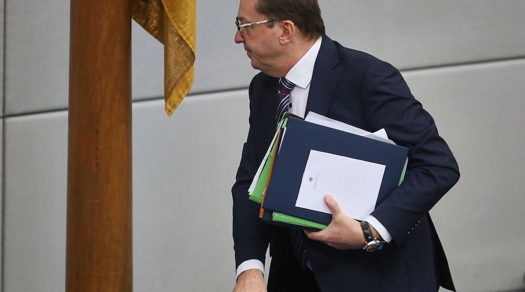 Innenminister will Cyber-Abwehrschläge im Ausland ermöglichen