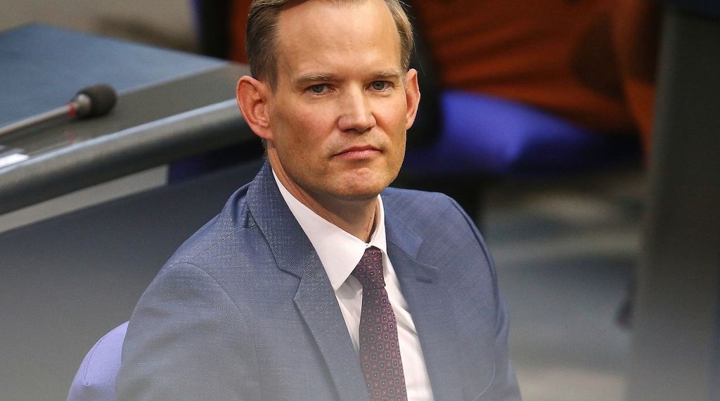 Streeck befürwortet Verbot von Einweg-Vapes