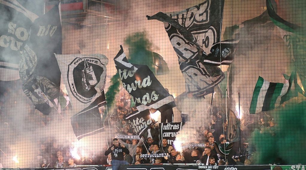 Fußball-Gewalt geht zurück - Pyrotechnik-Missbrauch steigt stark