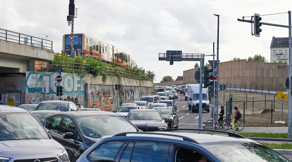 Staus auf neuer Berliner Autobahn - Senatorin kündigt Anpassungen an
