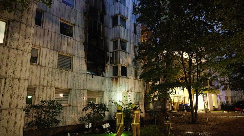 Feuer im Berliner- Hochhaus ausgebrochen - drei Verletzte