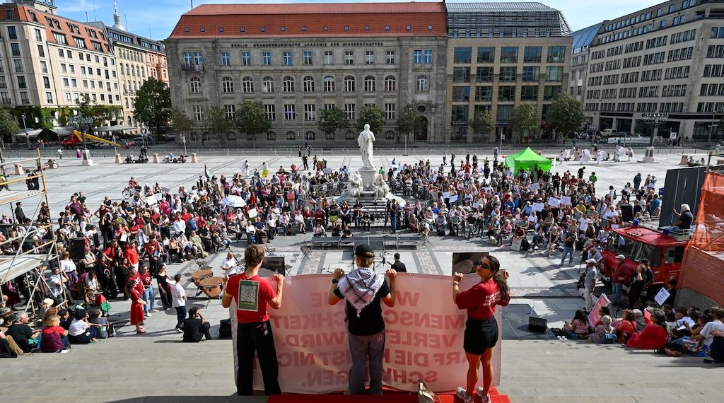 Konzert für Kinder in Gaza auf dem Berliner-Gendarmenmarkt