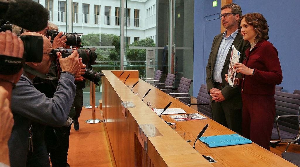 Junge Ostdeutsche fühlen sich stärker mit ihrer Herkunft verbunden