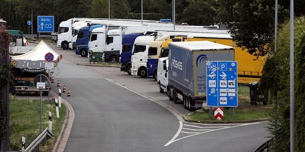 Zahl mautpflichtiger Lkws auf Autobahnen gesunken