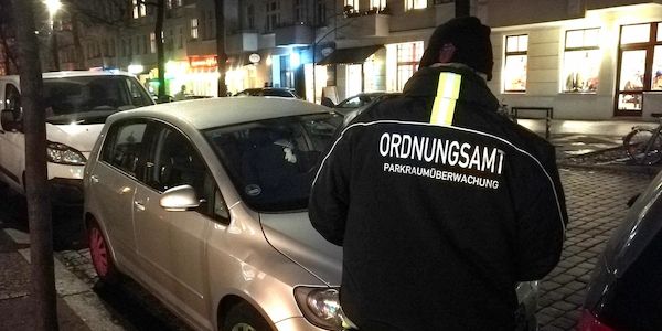 Grüne fordern schnelle Anhebung der Anwohnerparkgebühren in Berlin