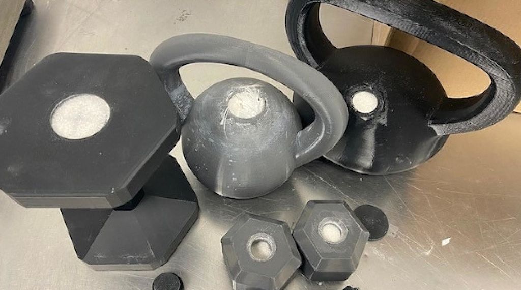 Zoll stellt am Kölner Flughafen Drogen und Schmuggelware sicher