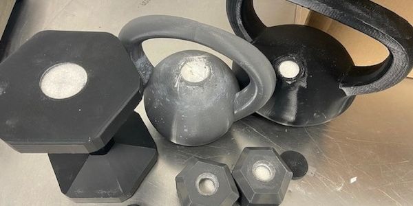 Zoll stellt am Kölner Flughafen Drogen und Schmuggelware sicher