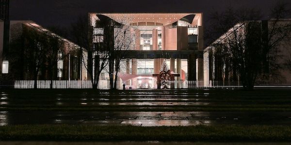 DGB will regelmäßigen Sozialpartner-Gipfel im Kanzleramt