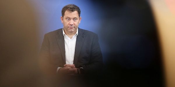 Klingbeil drängt Ressorts zu schnellen Einsparungen