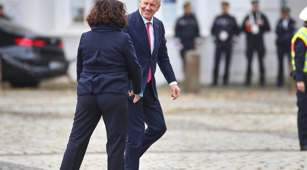 Neuer Großauftrag für Meyer-Werft - Wulff soll Streit schlichten