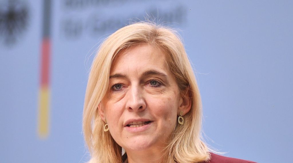 Warken will stärker für Frauengesundheit sensibilisieren