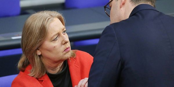 Krisenbewältigung: Spahn mahnt zu mehr Einheit im neuen Jahr