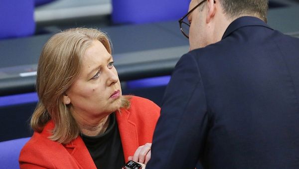 Krisenbewältigung: Spahn mahnt zu mehr Einheit im neuen Jahr