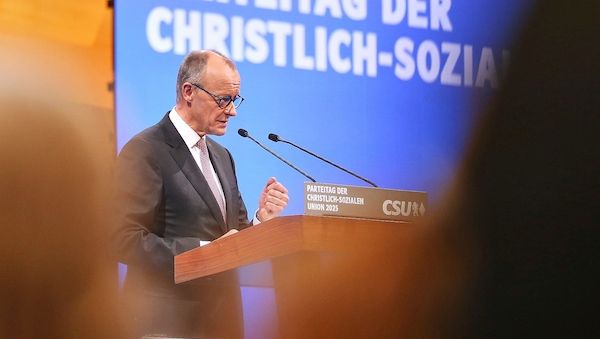Merz verteidigt auf CSU-Parteitag Koalition mit SPD