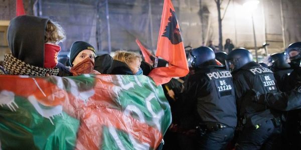Berlin: Anti-Polizei-Demo aufgelöst – Acht Beamte verletzt
