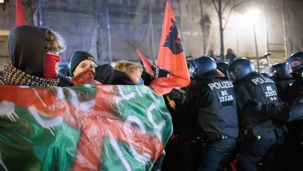 Berlin: Anti-Polizei-Demo aufgelöst – Acht Beamte verletzt