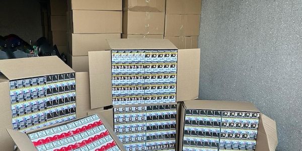 Zoll zerschlägt zwei Hehlerbanden und stellt über zehn Millionen Zigaretten sicher