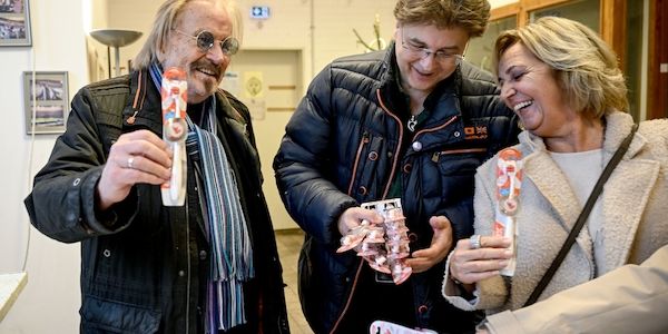 Vom Gänsebraten bis zum Arztmobil: Wie Frank Zander hilft