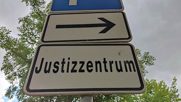 Hamburger wegen Mordes und Raubs vor Gericht